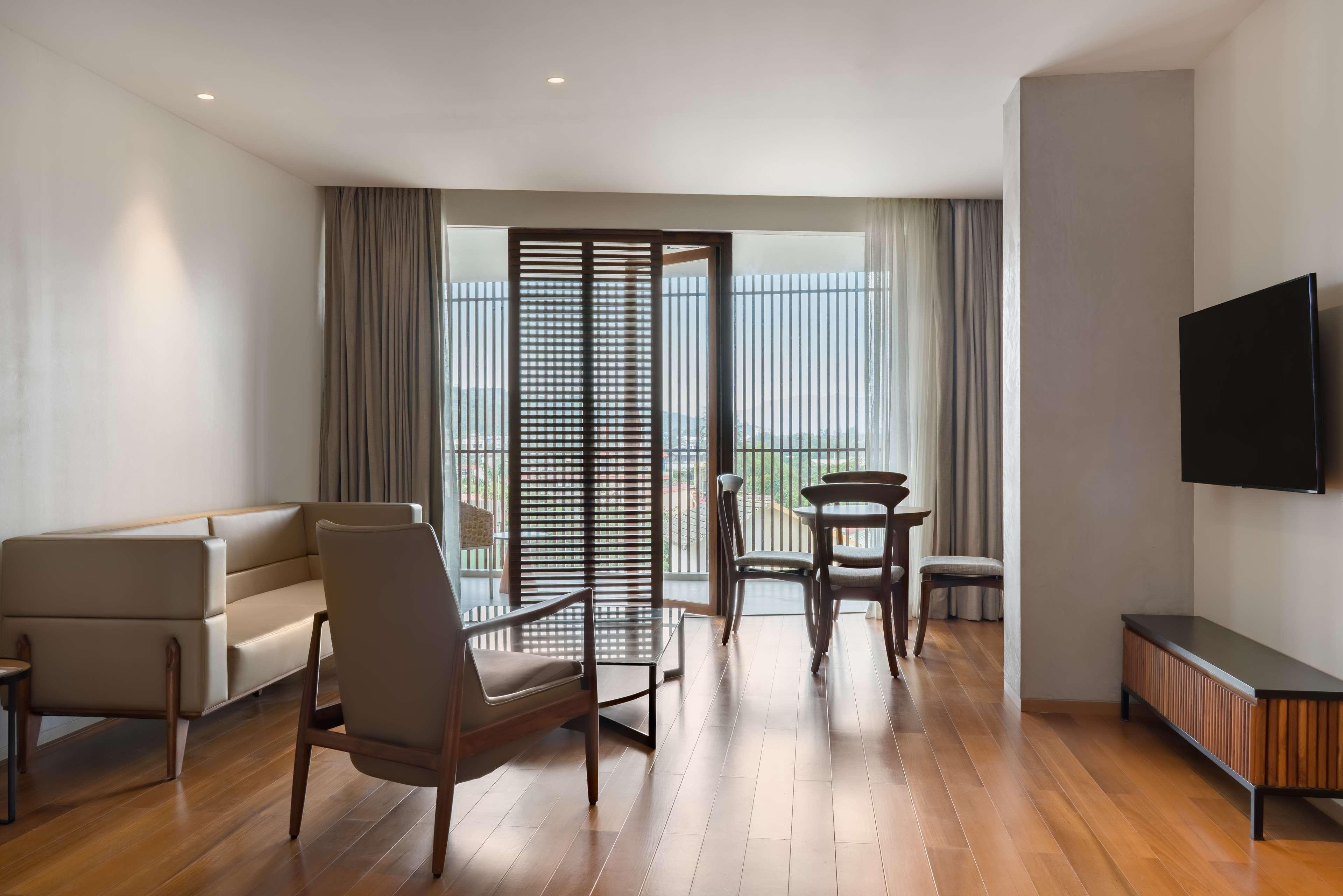 Radisson Resort And Spa Lonavala Exterior foto A typical living room in a typical apartment
