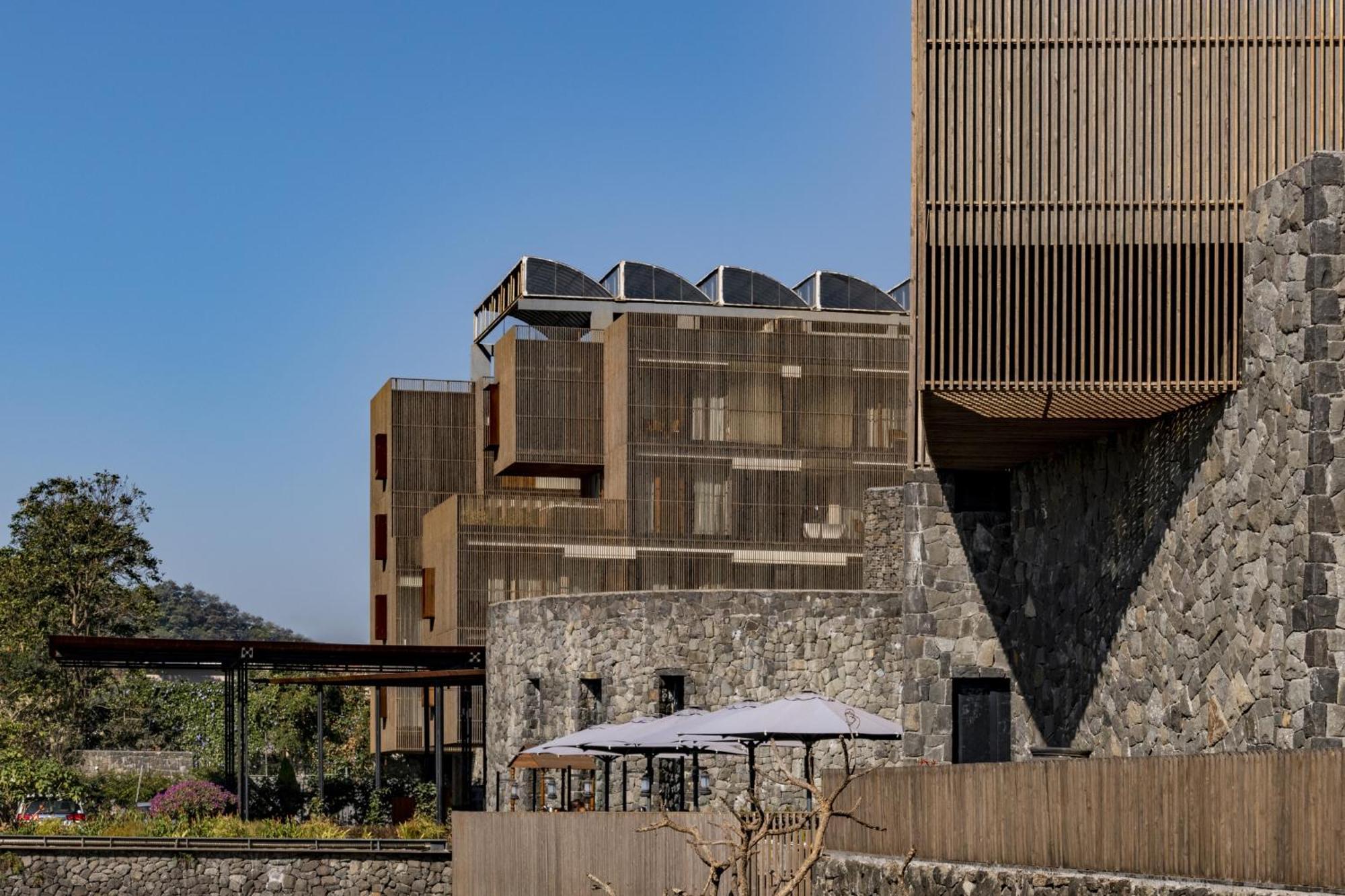 Radisson Resort And Spa Lonavala Exterior foto The hotel's main building
