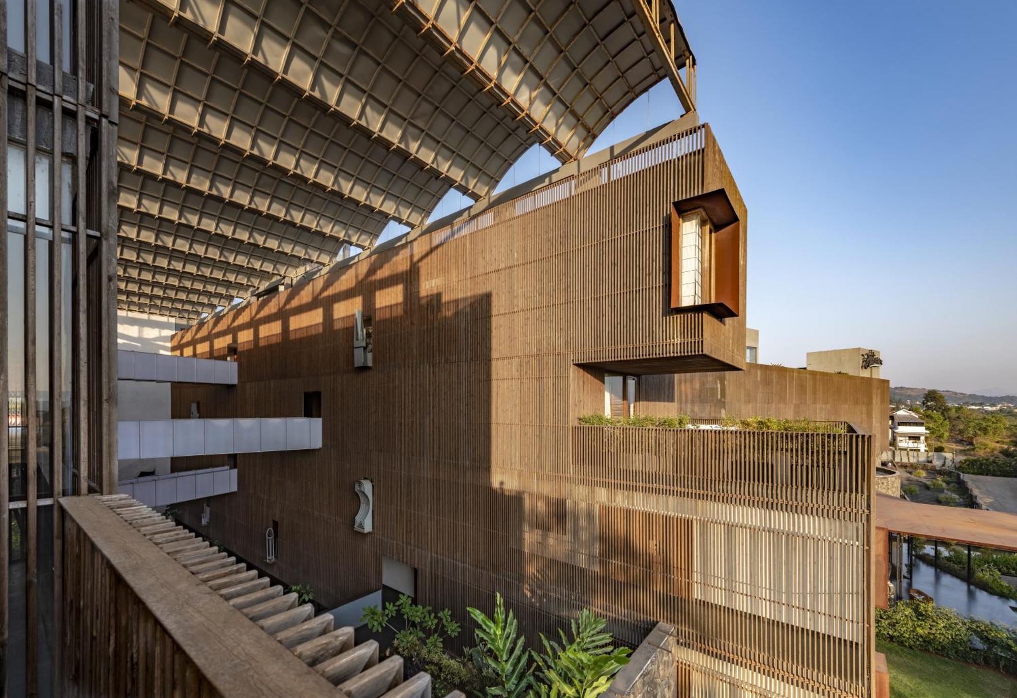 Radisson Resort And Spa Lonavala Exterior foto The building's exterior